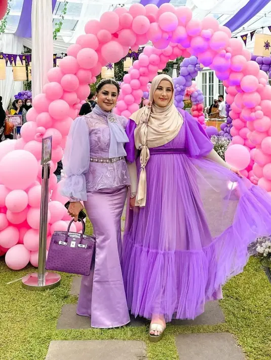 Seakan melupakan masa lalu, mereka terlihat sangat bahagia satu sama lain [instagram/tasyiiathasyia]