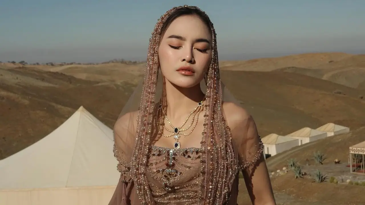Bak Karakter Dune, Mahalini Tampil Elegan dalam Gaun Bertudung di Pernikahan Sahabat di Maroko