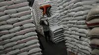 KPPU curiga ada permainan kartel komoditas pangan, kecurigaan tersebut muncul lantaran menipisnya stok beras di pasar secara tiba-tiba.