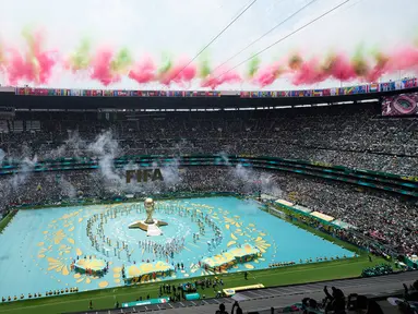 Piala Dunia 2026 resmi dimulai dengan ditandai dengan upacara pembukaan yang berlangsung di Stadion Azteca, Mexico City, Jumat (12/6/2026) dini hari WIB. (AP Photo/Ricardo Mazalan)