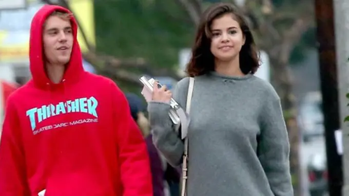 Justin dan Selena kembali mesra/copyright: usmagazine