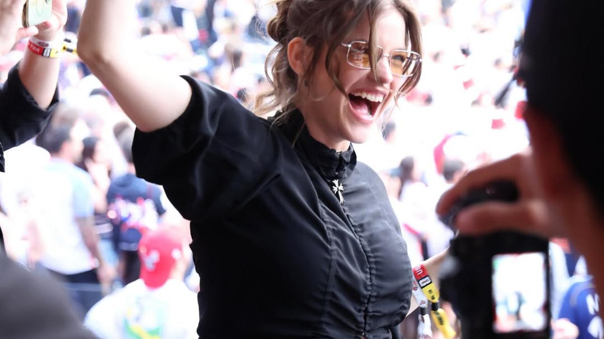 Potret Barbara Palvin Pamer Baby Bump Saat Nonton Piala Dunia 2026, Tampil Stylish Bak Bumil Mamba
