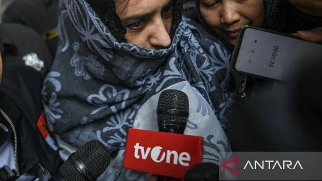 Bupati Pekalongan Fadia Arafiq ditahan KPK