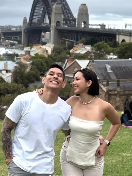 Dalam berpenampilan ia begitu natural, dan sederhana, tanpa tampilan makeup berlebih. [Foto: Instagram/ Andrea Bimo]