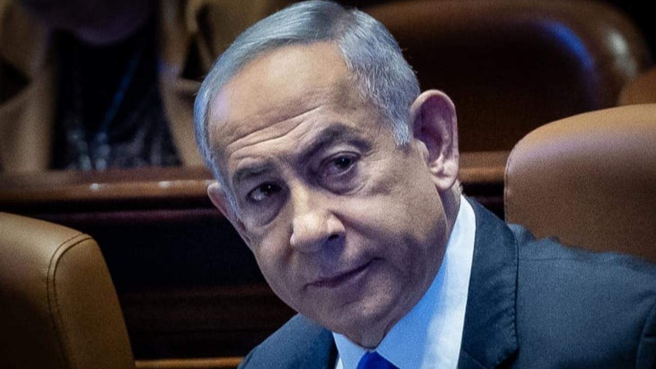 Dikabarkan Sembunyi di Bunker Bawah Tanah, Potret Terbaru Benjamin Netanyahu Cek Kerusakan di Tel Aviv jadi Sorotan