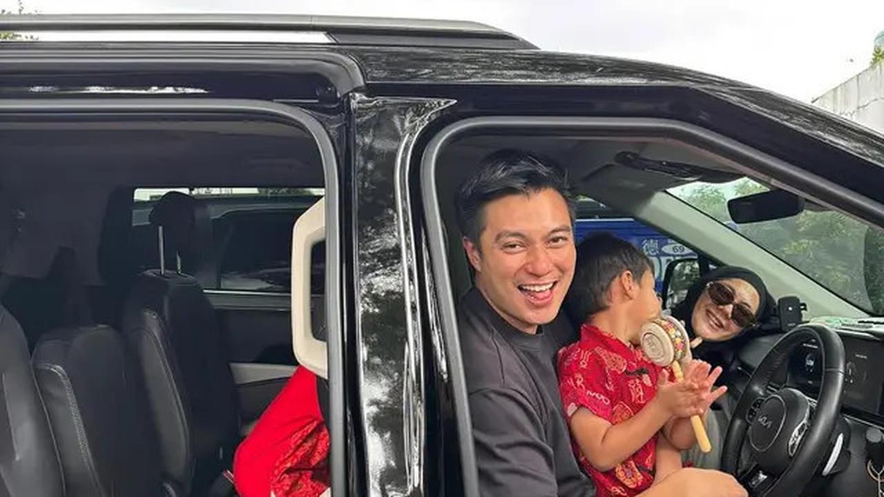 Masih Proses Cerai, Ini 6 Potret Baim Wong dan Paula Kompak Urus Anak di Hari Imlek