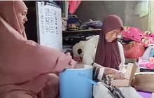 Siapkan Makanan, Bule Cantik Mualaf Asal Amerika Ikut Acara Maulid Nabi 'Islam Sangat Indah Saling Berbagi
