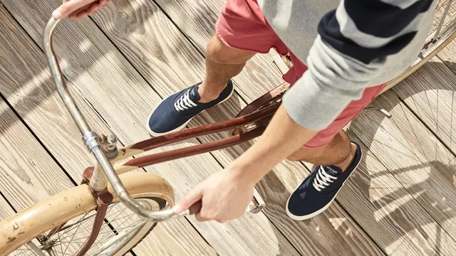 Tetap Rapi dalam Tampilan Kasual dengan Sepatu Sperry