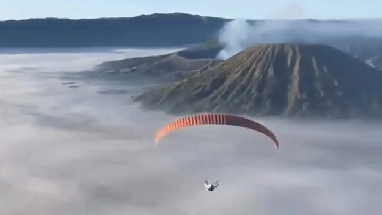 Video Paralayang di Bromo Viral, Balai Taman Nasional Usut Pelakunya