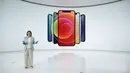 Wakil Presiden Pemasaran Produk iPhone Kaiann Drance memperkenalkan iPhone 12 baru saat acara Apple di Apple Park, Cupertino, California, Amerika Serikat, 13 Oktober 2020. Apple meluncurkan seri iPhone 12 yang mendukung teknologi seluler 5G. (Apple Inc./AFP)