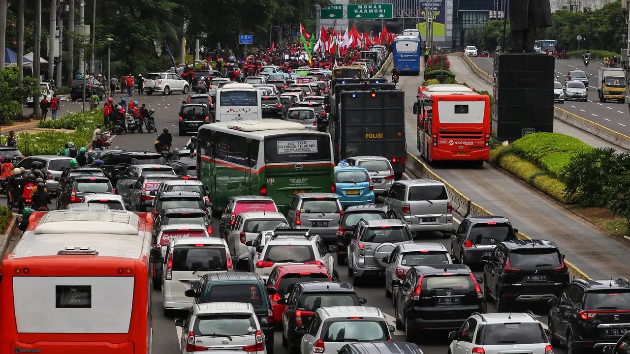 Demo Buruh, Jalan Thamrin dan Sudirman Macet