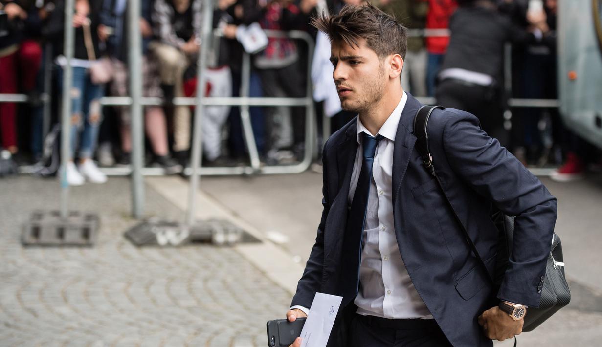 The Blues yang berhasil mendapatkan tanda tangan pemain 24 tahun tersebut. Chelsea dikabarkan media-media Eropa bersedia mengeluarkan dana 67 juta poundsterling (Rp 1,1 triliun) demi menebus Morata dari Real Madrid. (AFP/ dpa /Matthias Balk/Germany OUT)