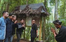 Potret Raffi Ahmad Kunjungi Tomboan Ngawonggo, Nikmati Suasana Unik Khas Pedesaan Bersama The Dudas Minus One
