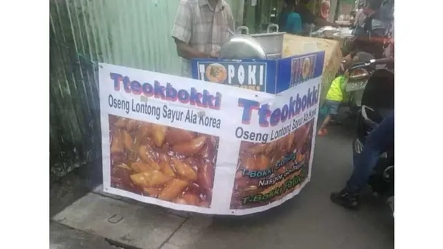 6 Spanduk Jualan Makanan Asia Ini Bikin Geleng Kepala