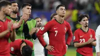 Cristiano Ronaldo gagal membawa Timnas Portugal lolos ke semifinal Euro 2024. A Selecao&nbsp;das Quinas harus terhenti pada perempat final, setelah kalah adu penalti 3-5 (0-0) dari Timnas Prancis di&nbsp;Volksparkstadion, Hamburg, Sabtu (6/7/2024) dini hari WIB. (AP Photo/Hassan Ammar)