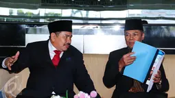 Ketua Pusat Pelaporan dan Analisis Transaksi Keuangan (PPATK),  Kiagus Ahmad Badaruddin dan Mantan Ketua PPATK, M Yusuf usai sertijab di Gedung PPATK, Jakarta, Rabu (26/10). (Liputan6.com/Angga Yuniar)