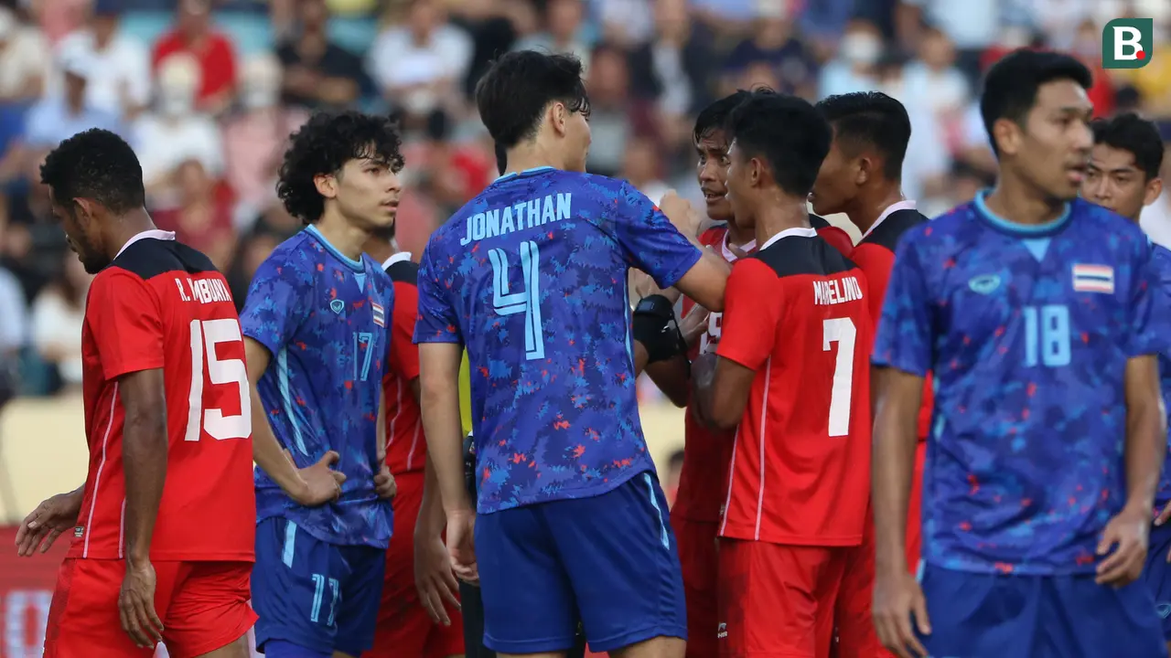 Foto: Aksi Jonathan Khemdee yang Selalu Protes Berlebihan saat Melawan Timnas Indonesia U-23 di SEA Games 2021, Shin Tae-yong Juga Kena