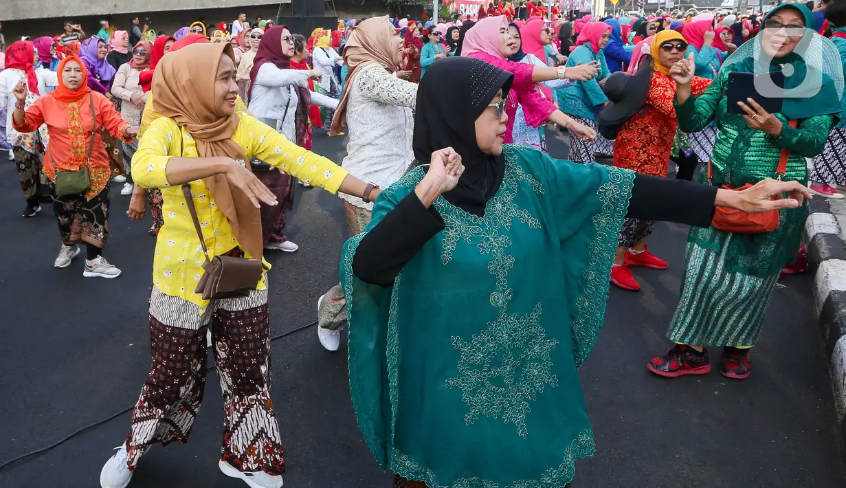 Acara ini juga terbuka untuk umum bagi perempuan berkebaya yang ingin ikut secara gratis. (Liputan6.com/Herman Zakharia)