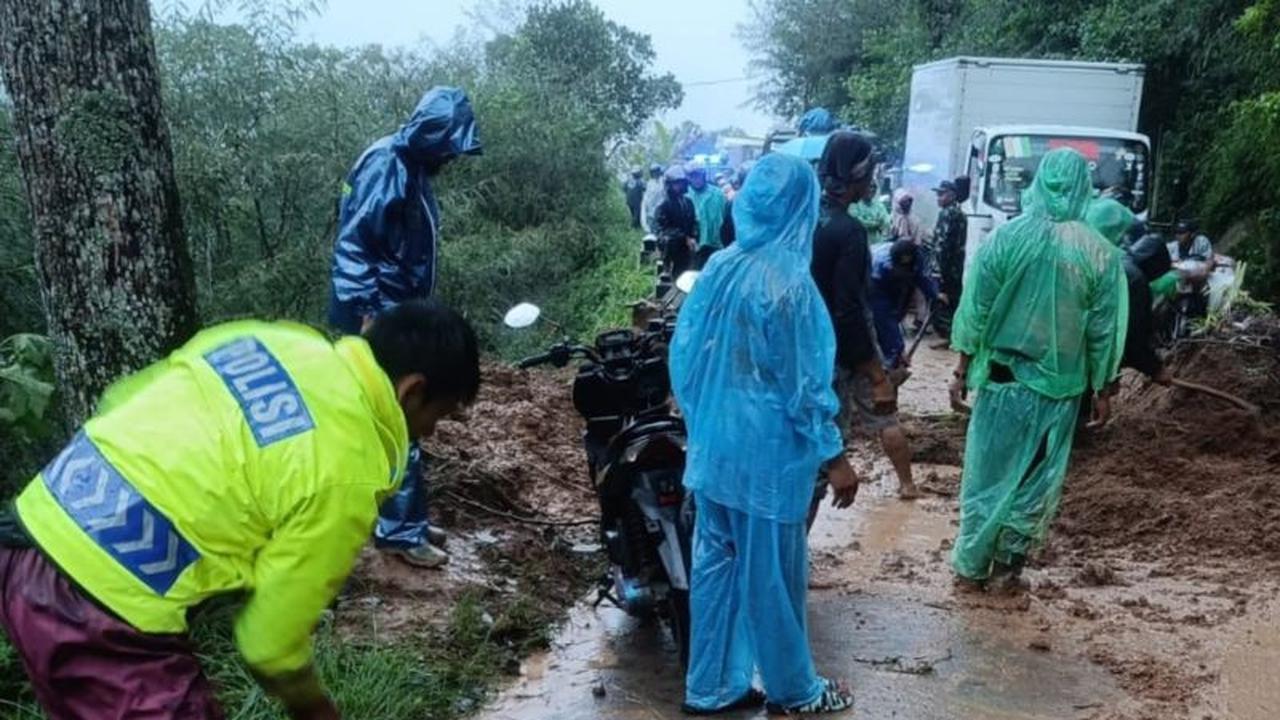 Hanya dalam Hitungan Jam, Jalur Selatan Garut yang Tertutup Longsor Kembali Normal