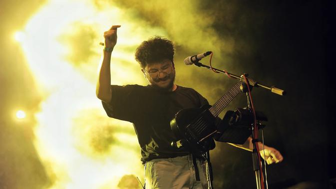 Lirik Lagu Kunto Aji, Pilu Membiru - News & Entertainment ...