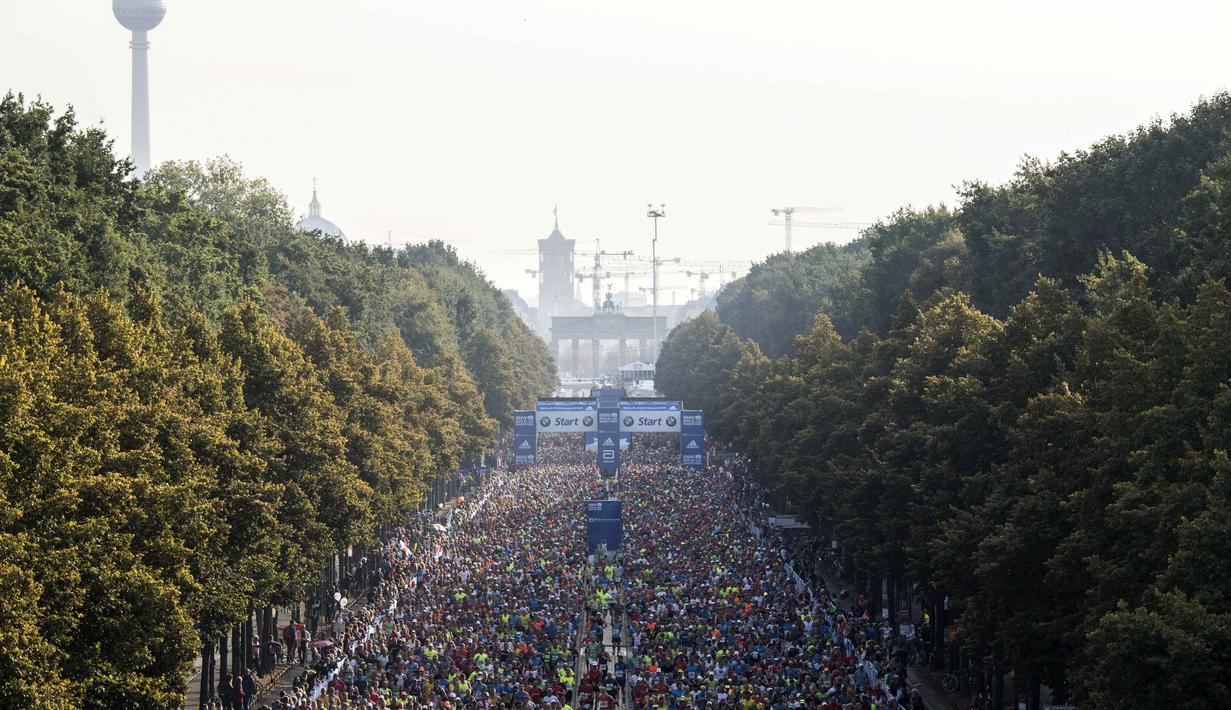 Inilah suasana Berlin Maraton dengan ribuan peserta memadati pusat kota Berlin. (25/9/2016). AFP/John Macdougall)