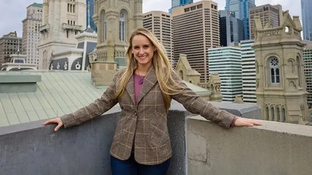 6 Potret Kristin D, Pedangdut Asal Amerika yang Akui Fans Berat Rhoma Irama