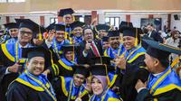 Wakil Gubernur DKI Jakarta, Rano Karno, menghadiri Wisuda XVIII Sekolah Tinggi Ilmu Pemerintahan Abdi Negara (STIPAN) Tahun Akademik 2024/2025-GENAP di Ronatama Graha & Convention Hall, Depok, Jawa Barat, Kamis (17/7/2025). (Foto: Dinas Kominfotik Pemprov DKI Jakarta).