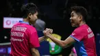 Setelah meloloskan 3 wakilnya ke babak 16 besar pada sesi pagi hingga sore di hari kedua Turnamen Bulu Tangkis East Ventures Indonesia Open 2022 di Istora Senayan, Jakarta, Rabu (15/6/2022), Indonesia kembali menambah 4 wakilnya usai mengalahkan lawan-lawannya di sesi sore hingga malam. Salah satunya adalah ganda putri Apriyani Rahayu/Siti Fadia Silva Ramadhanti yang menggusur ganda kuat Jepang unggulan ke-5, Mayu Matsumoto/Wakana Nagahara. (Bola.com/Bagaskara Lazuardi)