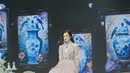 Istri Rizki Natakusumah itu tampil dengan princess vibes saat melenggak di runway [@bebytsabina]