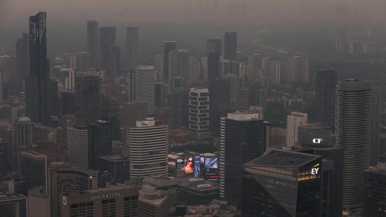Ngerinya Langit Kota Toronto Berubah Kekuningan akibat Asap Kebakaran Hutan