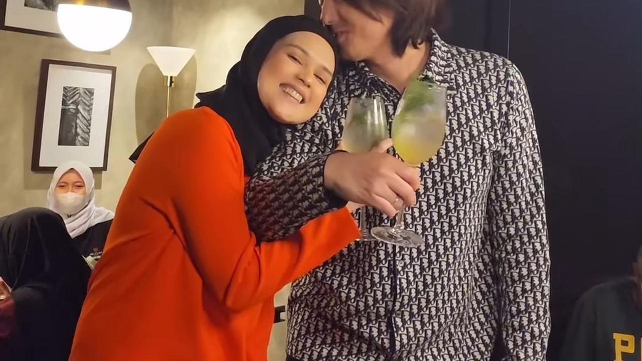 Kemesraan Bersama Istri