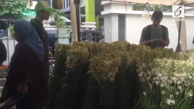 Jelang Lebaran, Pedagang Bunga di Rawa Belong Banjir Pembeli