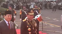 Menteri Pertahanan (Menhan) Prabowo Subianto menerima penganugerahan tanda kehormatan Bintang Bhayangkara Utama di Mabes Polri. (dokumentasi Humas Polri)