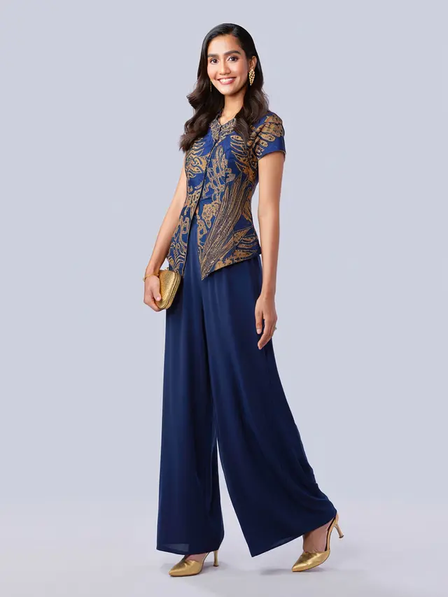 Model Celana yang Cocok Dipadukan dengan Baju Batik (Foto: Reve Art AI)