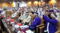 Anggota DPRD Jatim menerima ratusan tenaga kesehatan yang menyuarakan penolakan terhadap RUU Kesehatan Omnibus Law. (Istimewa).