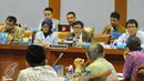 Menteri Hukum dan HAM Yasonna Laoly mengikuti rapat dengan Badan Legislasi (Baleg) DPR di Kompleks Parlemen, Senayan, Jakarta, Selasa (16/6/2015). Rapat tersebut membahas RUU tambahan di Prolegnas 2014-2019. (Liputan6.com/Andrian M Tunay)