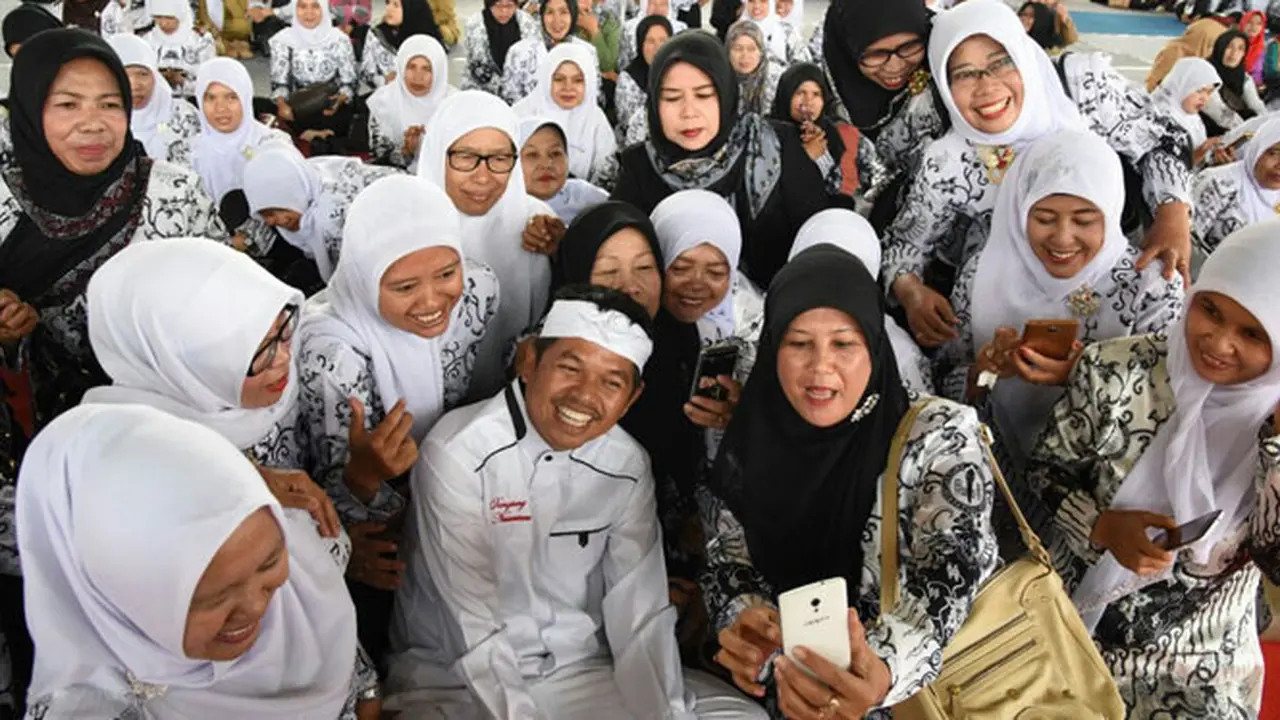 Jawab Pertanyaan Bupati, Guru Honorer Ini Dapat Hadiah Umroh