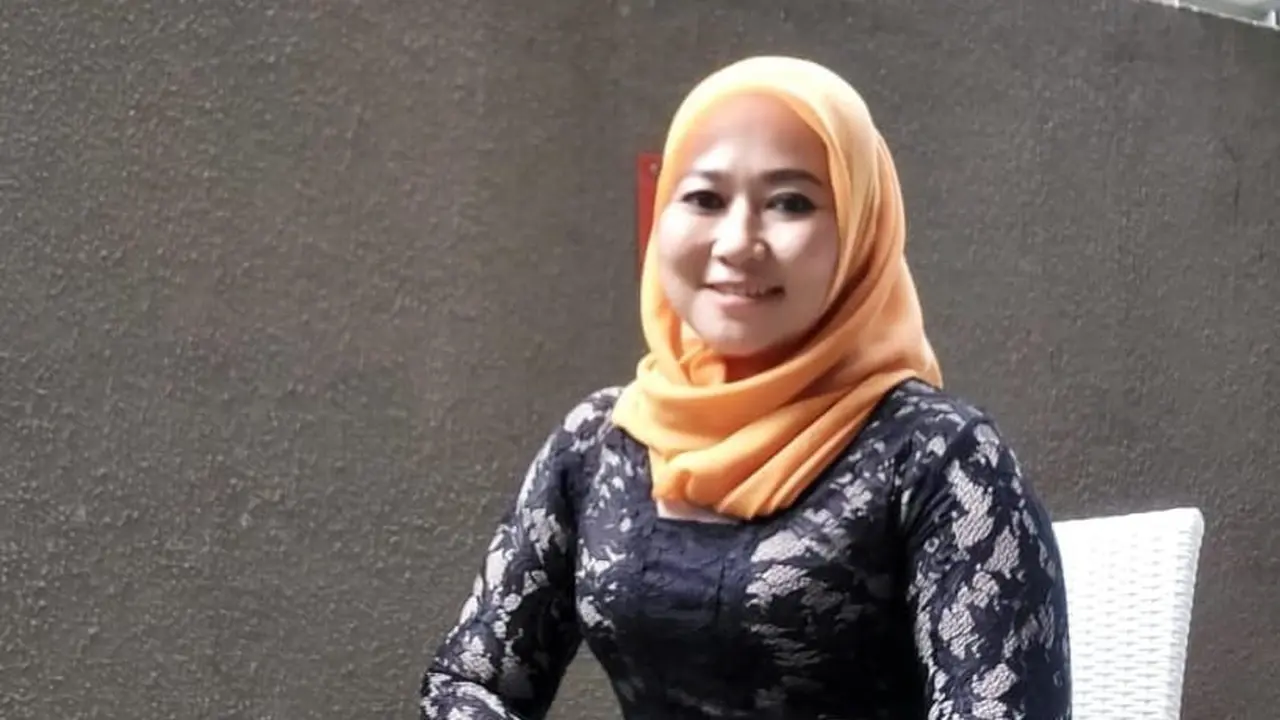 Bunda Cindy alias Bucin, pelaku UMKM kuliner bakso khas Solo-Wonogiri di Surabaya. (Istimewa).