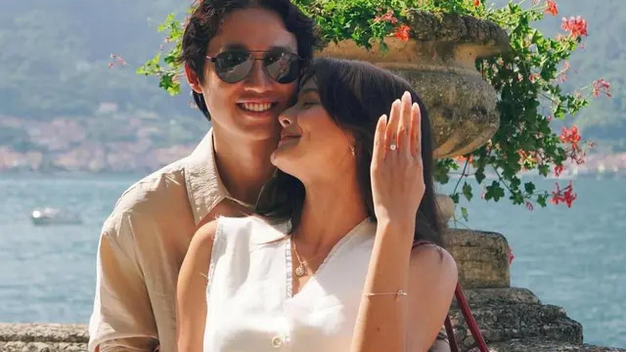 10 Artis Wanita Ini Dilamar Sang Kekasih Tahun 2024, Diprediksi Menikah 2025