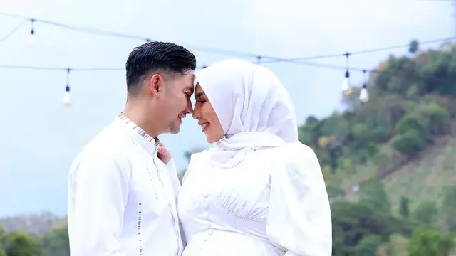 Potret Tasyakuran 7 Bulanan Istri Angga Wijaya