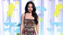 Becky G tampil berkilauan mengenakan bodycon dress yang dihiasi payet dari Zuhair Murad. (Instagram/mtv).