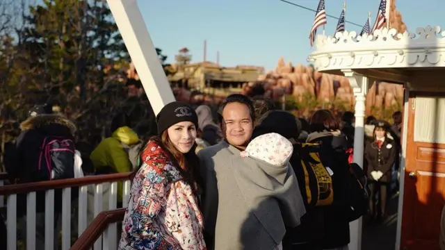 Momo Geisha saat liburan ke Disneyland Tokyo pada 2020