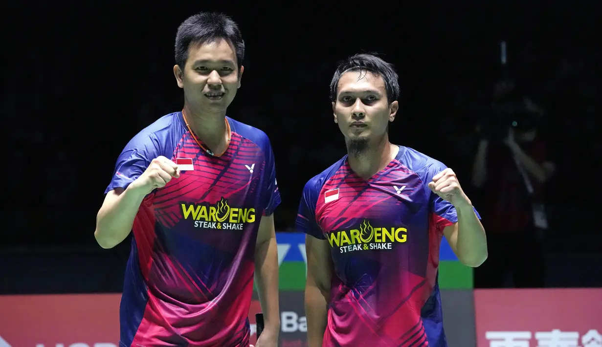 Indonesia terakhir kali merebut gelar juara dunia pada 2019. Ahsan/Hendra lah pemenangnya. Di final edisi 2019, The Daddies menang 25-23, 9-21, 21-15 atas ganda Jepang, Takuro Hoki/Yugo Kobayashi. (AP/Shuji Kajiyama)
