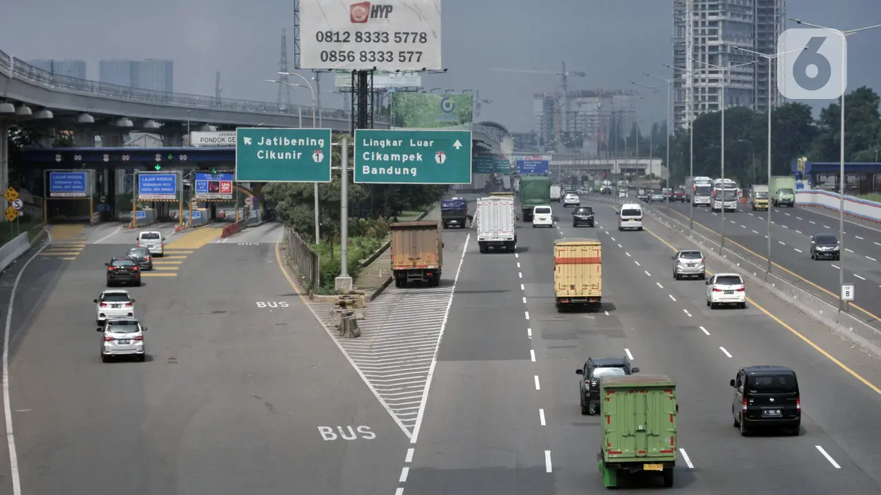 FOTO: Pandemi COVID-19 Turunkan Volume Kendaraan di Jalan Tol