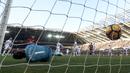 Kiper Swansea City, Fabianski tak mampu membendung sepakan Paul Pogba yang berbuah gol pada laga Premier League antara MU vs Swansea City di Liberty Stadium, (6/11/2016). (Action Images via Reuters/John Sibley) 