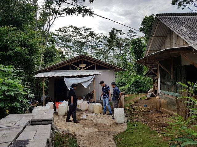 Bea Cukai Malang Amankan Ribuan Liter Miras Ilegal Dari Gudang Di Dusun Bantur Bisnis Liputan6 Com