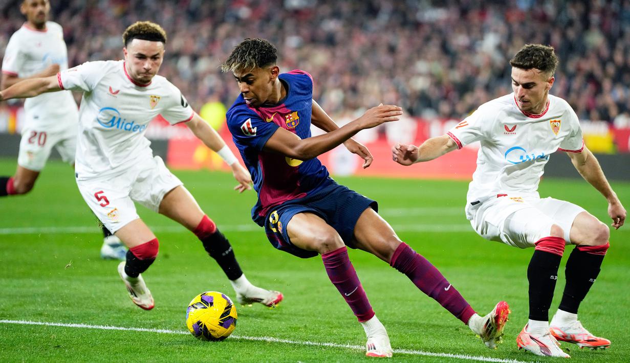 Bermain dengan 10 orang, Blaugrana justru mampu berpesta di kandang lawan dengan kemenangan 4-1. (AP Photo/Jose Breton)