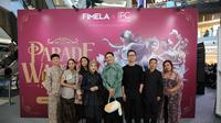Para penerima Anugerah Wastra di gelaran Parade Wastra Nusantara./copyright fimela/adrian putra