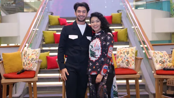 [Bintang] Nyanyi Bareng Yura Yunita, Reza Rahadian Mengaku Minder