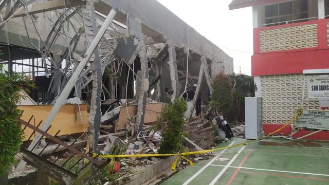 Ledakan Dahsyat di Lapangan Padel Bogor, Bangunan Porak Poranda dan Gedung SD Ikut Rusak